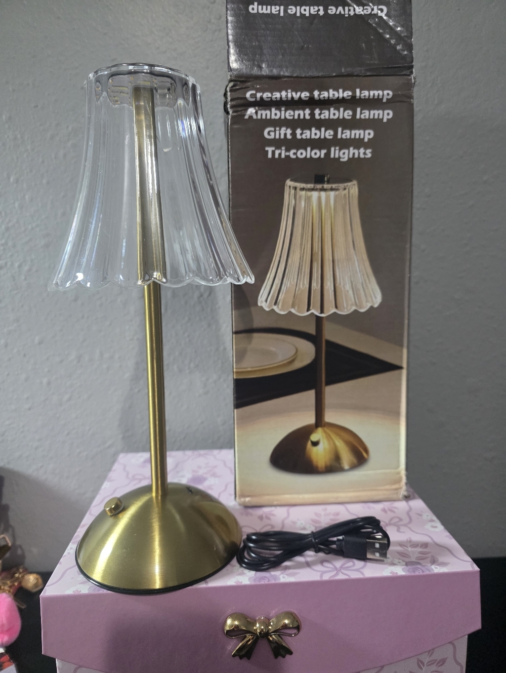 Wireless rechargeable table lamp